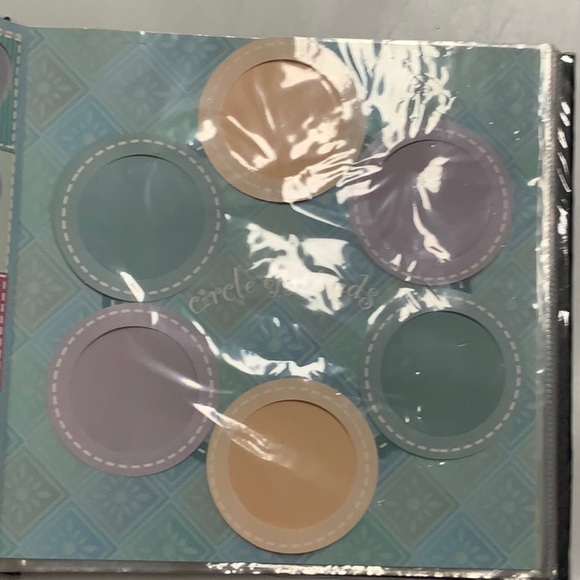 2 Family/Child Scrapbooks - Picture 9 of 12